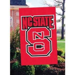  North Carolina State Wolfpack APPLIQUE HOUSE FLAG Sports 