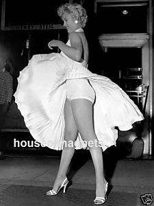 MARILYN MONROE playful dress blowing up 8x11 PHOTO 2155  