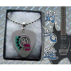  Blink 182 Metal Guitar Pick Necklace Boxed Electronics