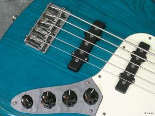 1998 FENDER AMERICAN DELUXE 5 STRING JAZZ BASS V TEAL GUITAR WITH CASE 