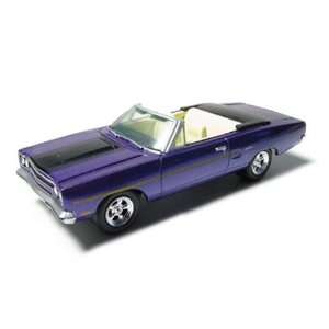  1970 Plymouth Road Runner Convertible 1/64 Purple: Toys 