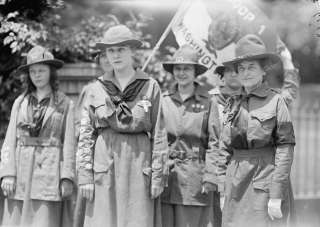 Description 1917 photo GIRL SCOUTS. TROOP #1. MRS. JULIETTE LOW 