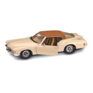  1971 Buick Riviera 1/18 Tan with Brown Roof: Toys & Games