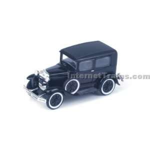    Athearn HO Scale Ready to Roll Model A Sedan   Black Toys & Games