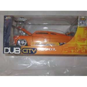  Dub City Old Skool 1951 Ford Mercury Met Orange 1:24: Toys 