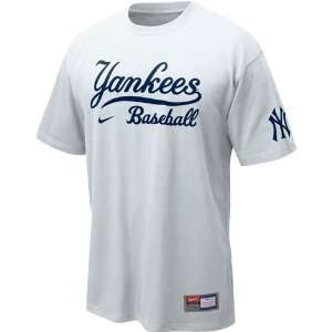  New York Yankees MLB Practice T Shirt (White): Sports 