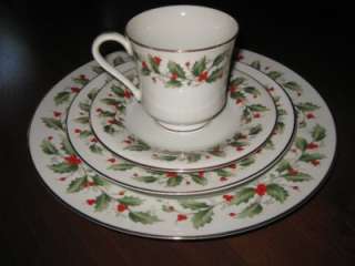   Settings of Christmas Holly by Royal Gallery China (Roghol) #6283