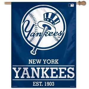  NEW YORK YANKEES OFFICIAL 27X37 BANNER FLAG: Sports 