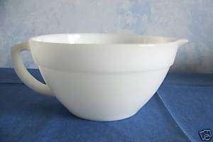   white batter glass mixing bowl pour spout Anchor Hocking GUC  