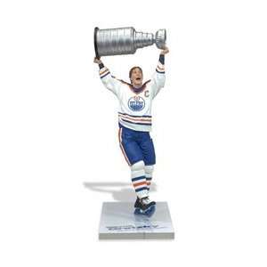   Wayne Gretzky 8 Action Figure (Edmonton Oilers) Toys & Games