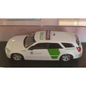   Response 1/43 US Border Patrol Dodge Magnum Police Car: Toys & Games