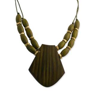 gold tone green natural wood 19in drop necklace