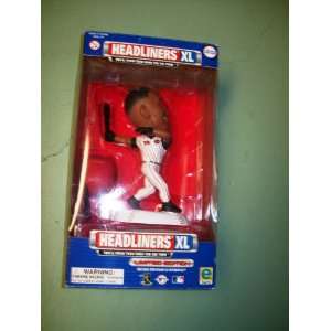   2000 Ken Griffey Jr Cincinatti Reds Action Figure Toys & Games