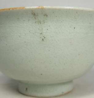 F145: Korean pottery tea bowl of Rhee Dynasty style with good white 