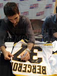 Patrice Bergeron Boston Bruins signed jersey w Stanley Cup Champions 