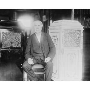  1912 photo Thomas Alva Edison, full length portrait 